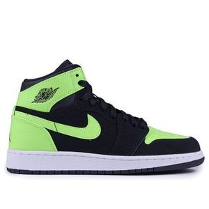 NIKE JORDAN 1’s grade school